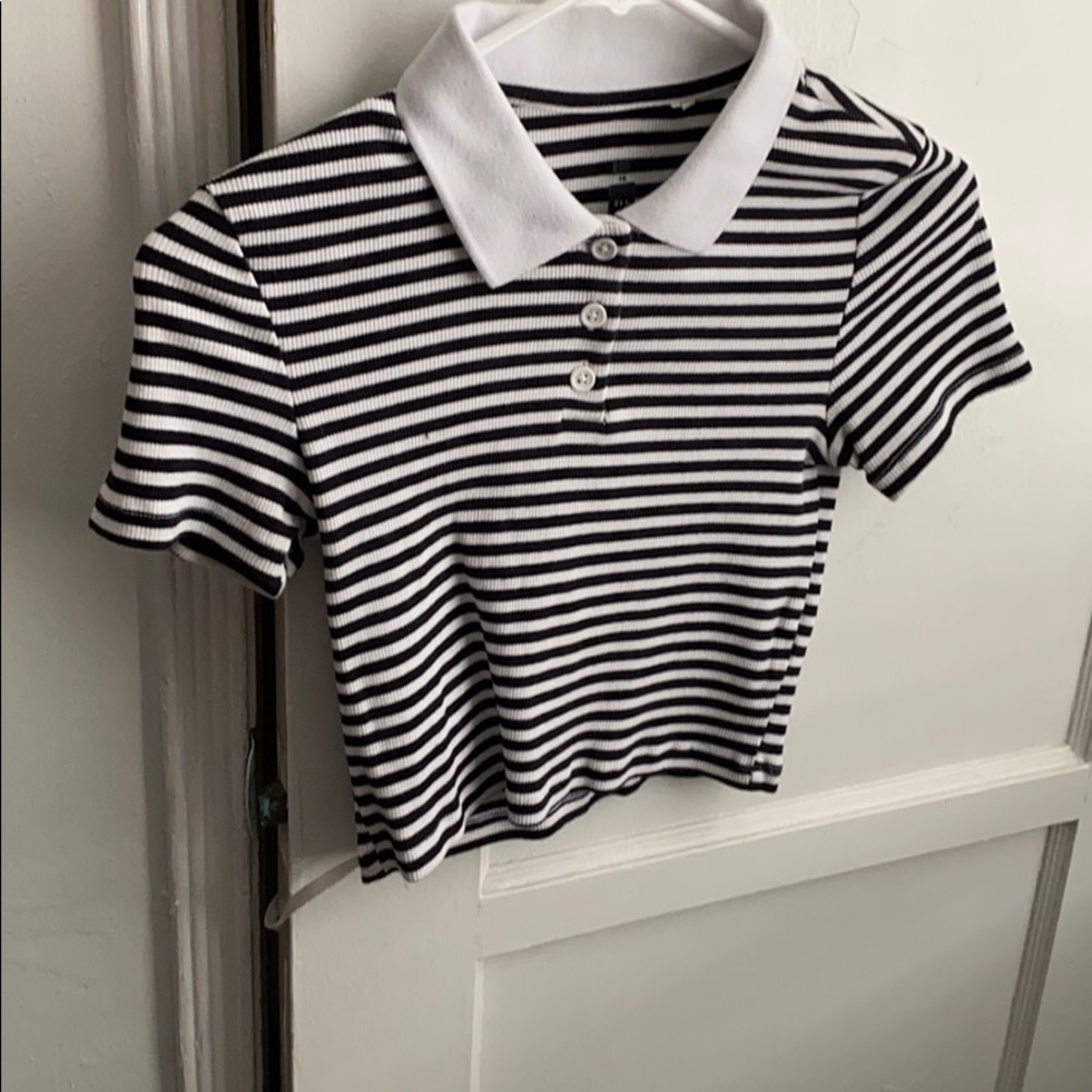 Buttoned crops top
